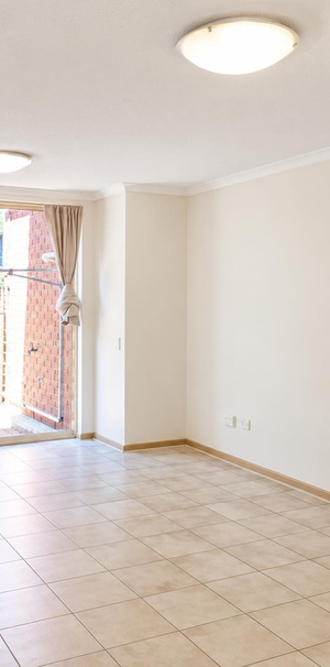 Spacious two-bedroom unit in the heart of corinda! - Photo 1
