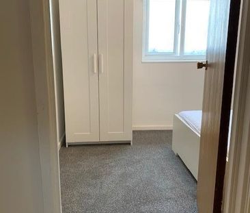 1 Bed Flat, Well Close Rise, LS7 - Photo 2