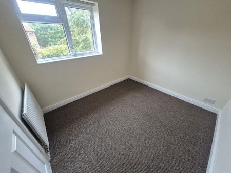 3 bedroom semi-detached house to rent - Photo 3