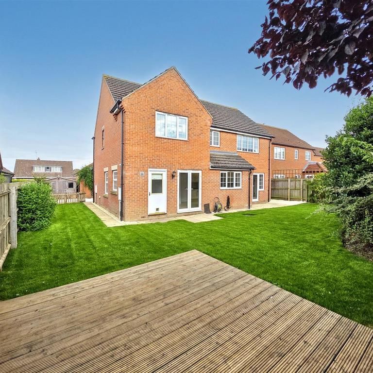 4 bedroom detached house to rent - Photo 1