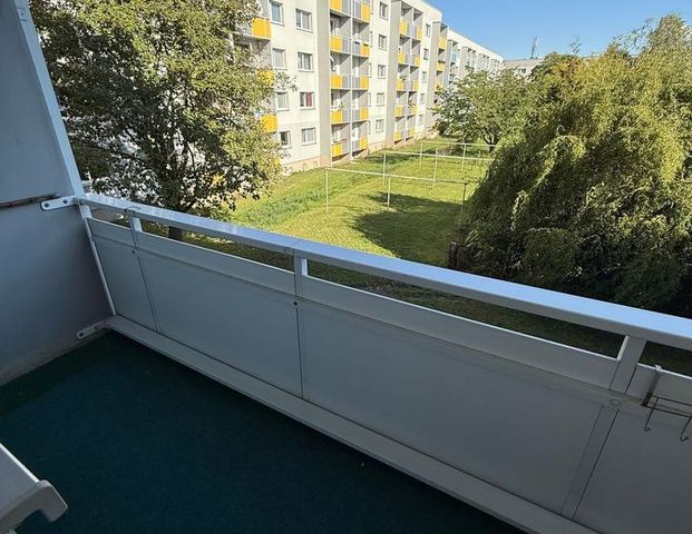 2-Raum Wohnung im 1. OG mit Wannenbad - Foto 1