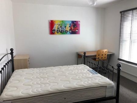 1 bedroom in a house share to rent - Photo 4