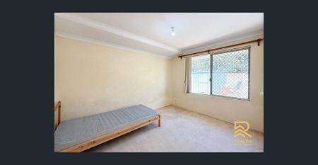 Large Family Home Offering Multiple Living Areas - Photo 3