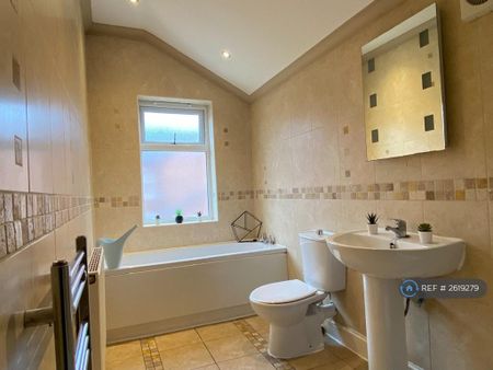 3 bedroom terraced house to rent - Photo 2