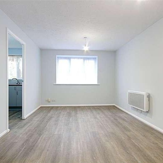 Fisher Close, Enfield, EN3 - Photo 1