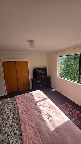 Charming Karori 3BR Home w/ Deck & Garden - Photo 5