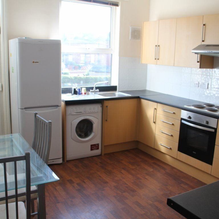 5 Bed - 5 Beechwood View, Burley, Leeds - LS4 2LP - Student - Photo 1