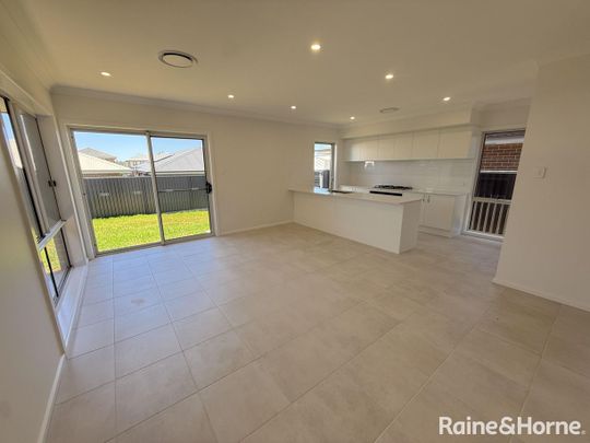 Brand New Modern 3 Bedroom Home - Photo 1