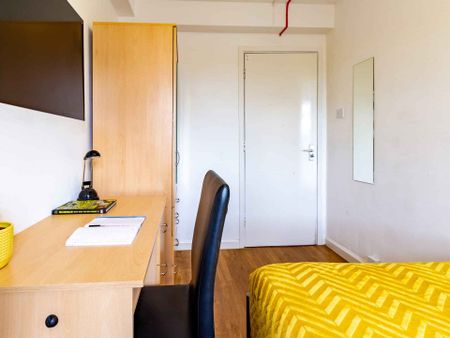 Silver Non-Ensuite Room - Photo 4