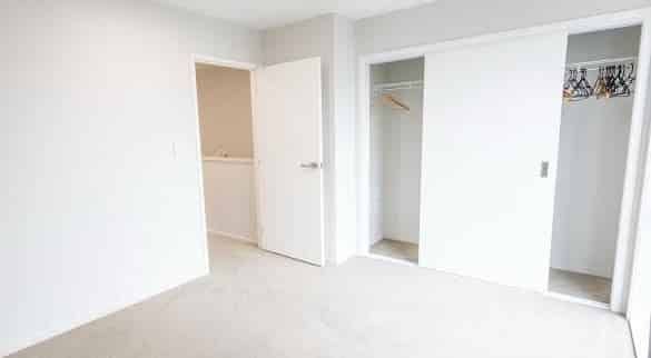 Modern 3-Bedroom Townhouse in Mangere Bridge - Photo 1