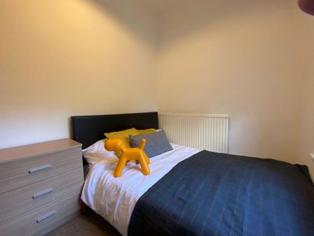 1 bedroom in a house share to rent - Photo 3