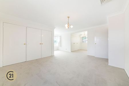 Large Family Home with Pool - 4 Bed Plus Study!! - Photo 2