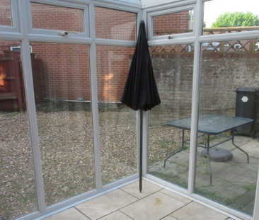 4 bedroom semi-detached house to rent - Photo 1