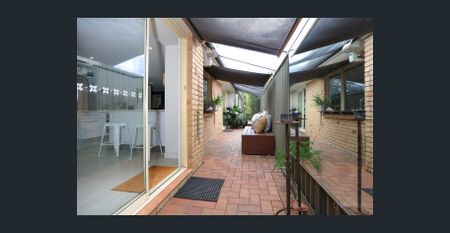 LOVELY SPACIOUS FAMILY HOME! CONVENIENT TO SCHOOLS & CLOSE TO AMENTIES - Photo 2