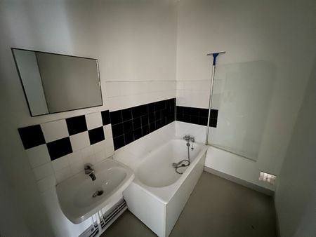 T2 rénové avec balcon - Photo 2