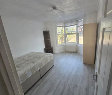 Room in a Shared House, Heigham Road, E6 - Photo 3