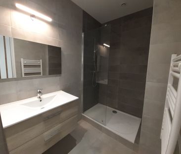 Location Appartement 3 pièces 67m² MARSEILLE 6ème - Photo 4