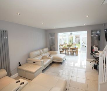 Alder Drive, South Ockendon, Essex, RM15 - Photo 2