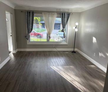 For Lease - 385 Montmorency Drive, Hamilton, Ontario - Photo 2