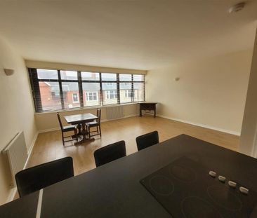 3 bedroom flat to rent - Photo 5