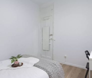Room in a shared 12-bedroom apartment for rent in Sol, professional... - Photo 6