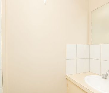 Well Located and Well Presented 2 Bedroom Unit! - Photo 5