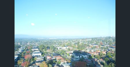 Brand New 3 Bedrooms , 2 bathroom and 2 basement carpark apartment in Sky Garden - Photo 2