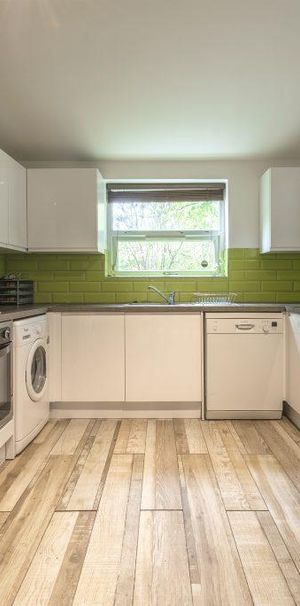 6 bedroom end of terrace house to rent - Photo 2