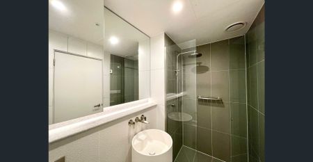 One Bedroom One Bathroom Apartment in Melbourne - Photo 4