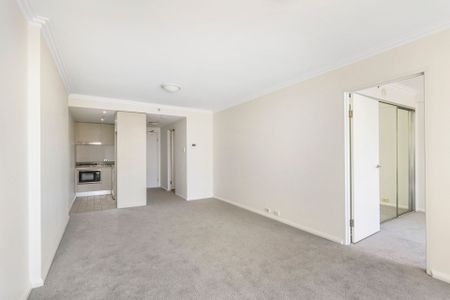 Spacious 1 Bedder in the Forum - Photo 2