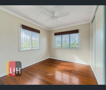 17 Quill Street, Stafford Heights, Qld 4053 - Photo 5