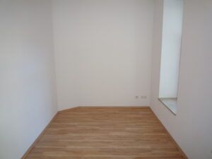 Bergstr. 9, Wohnung 1 ~~~ Balkon, Haus mit Aufzug, Bad mit Wanne und Dusche, Gäste-WC, Abstellraum, Pkw-Stellplatz - Photo 1