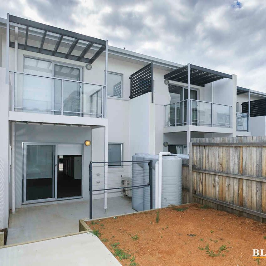 Spacious two storey townhouse, minutes to Gungahlin Town Centre - Photo 1