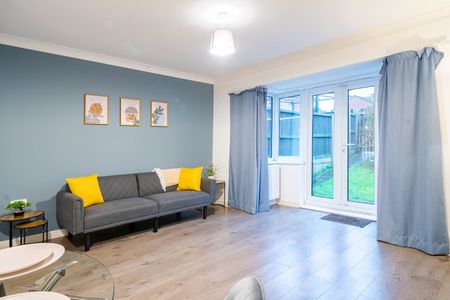 3 Bed Semi-Detached House, New Village Way, LS27 - Photo 5