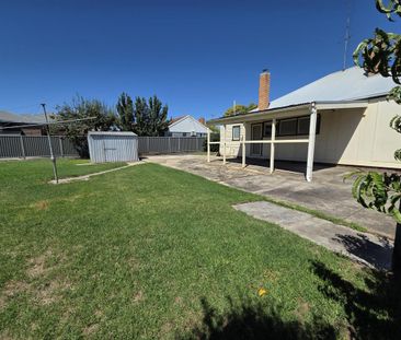Wendouree 3BR, large home office, oversized enclosed yard, close to... - Photo 2