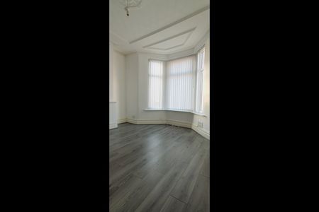 3 Bed End Terrace, Silverdale Avenue, L13 - Photo 2