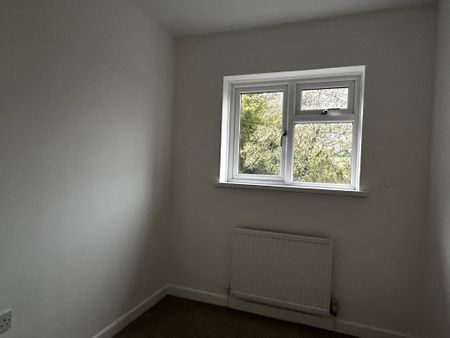 Hendre Park, Llangennech, Llanelli, Carmathenshire, SA14 8UR - Photo 2