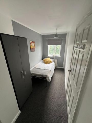 1 bedroom in a house share to rent - Photo 3