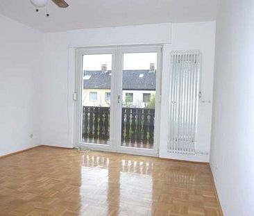 *CHARMANT UND GANZ NEU RENOVIERT REIHENENDHAUS MIT PARKETT UND NEUER EBK IN RUHELAGE* - Foto 3