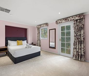 GRAND FAMILY HOME IN STUNNING GARDEN SETTING - Photo 5
