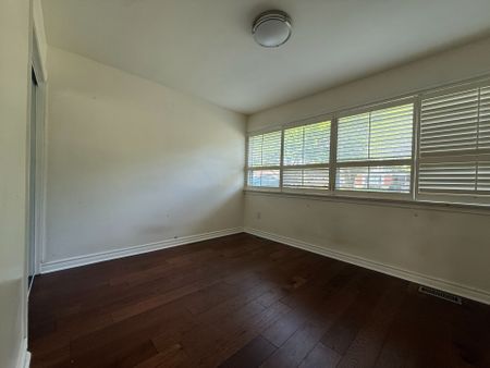 For Lease - 556 Mccowan Road, Toronto, Ontario - Photo 2