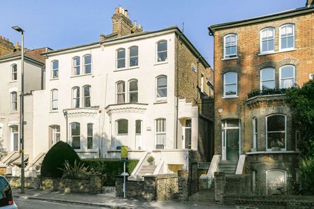 An exceptional garden flat located opposite Wandsworth Common. - Photo 5