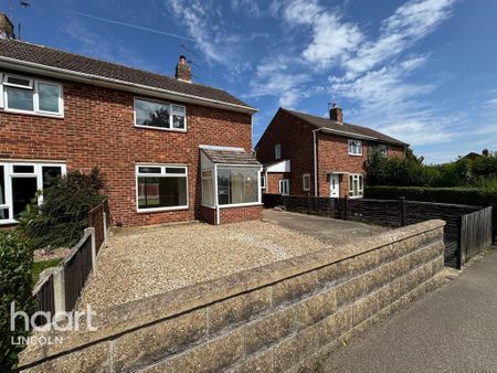 2 bedroom semi-detached house to rent - Photo 3