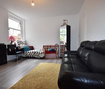 3 bedroom end of terrace house to rent - Photo 2