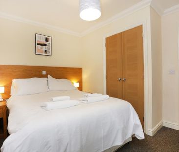 3 bedroom flat to rent - Photo 3