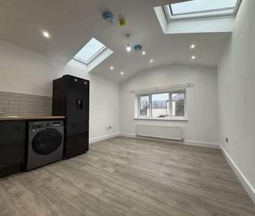 Cyril Crescent, Cardiff, CF24 - Photo 6