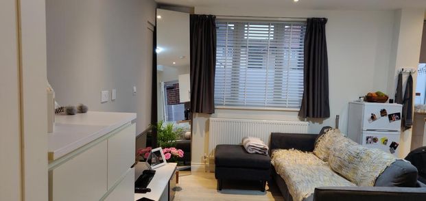 Studio to rent - Photo 1