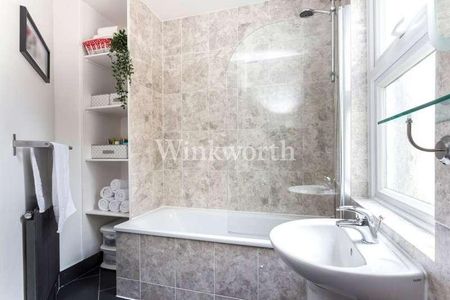 First Floor Flat, Kingsley Road, London, N13 - Photo 2
