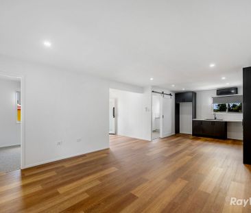 CONTEMPORARY APARTMENT LIVING IN THE HEART OF GLADSTONE CENTRAL - Photo 1