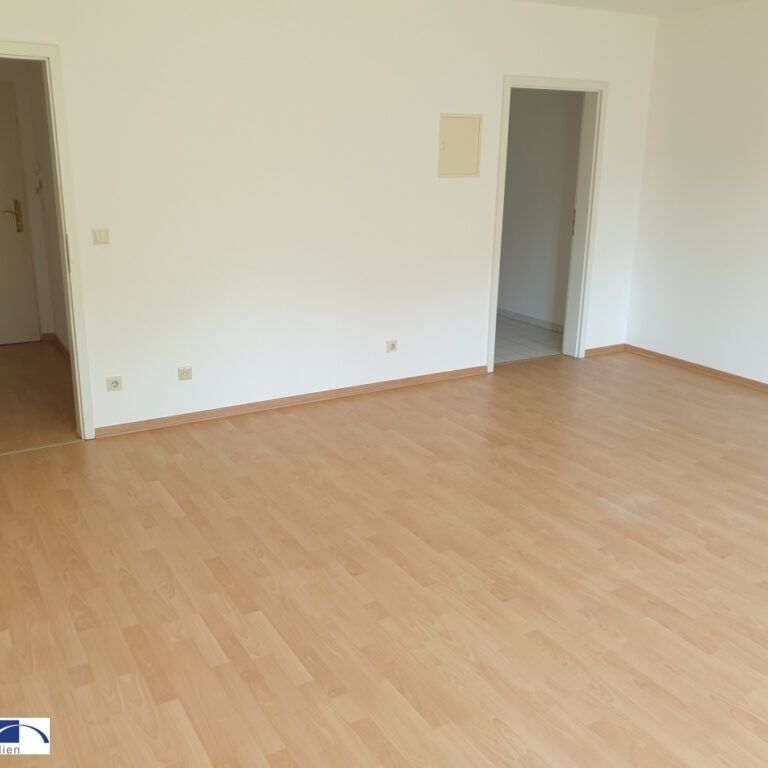 Ruhig gelegene 1-Zi-Wohnung mit Balkon und Laminatboden in Weißig. - Photo 1